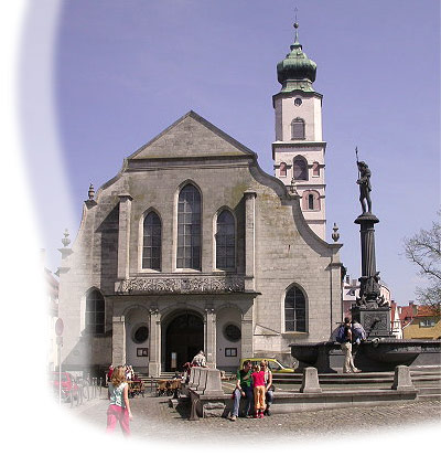 Der Neptunbrunnen und die Stephanskirche in Lindau. / The Neptune Fountain and St. Stephen's Church in Lindau.